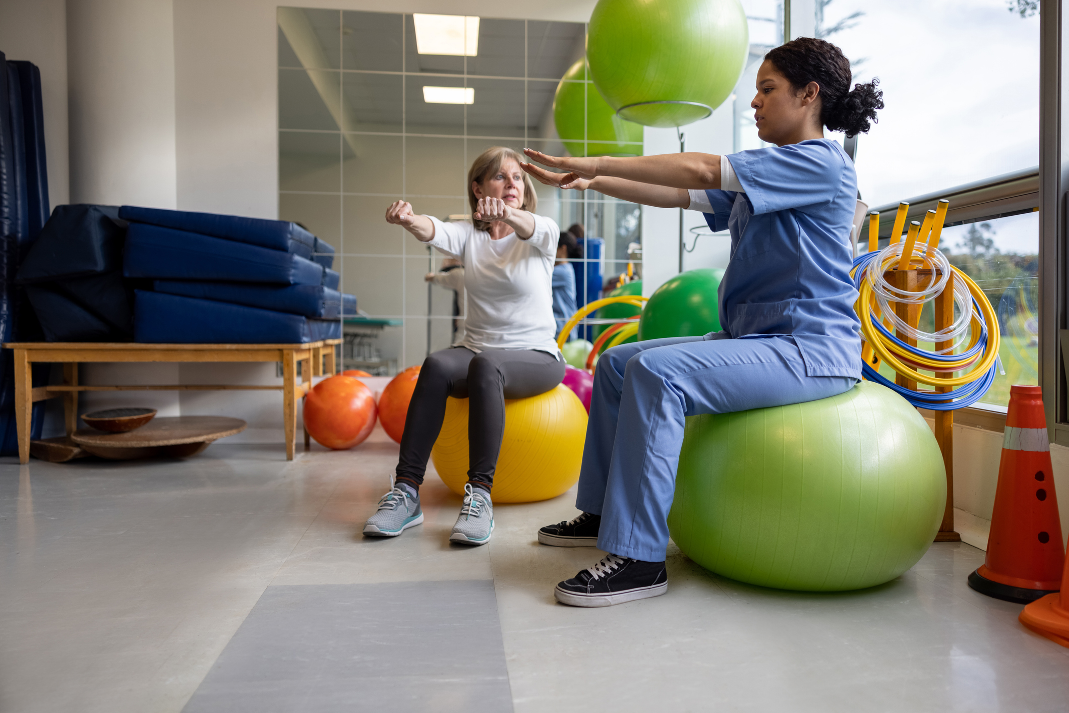 Occupational therapist showing a woman an exercise for her recovery